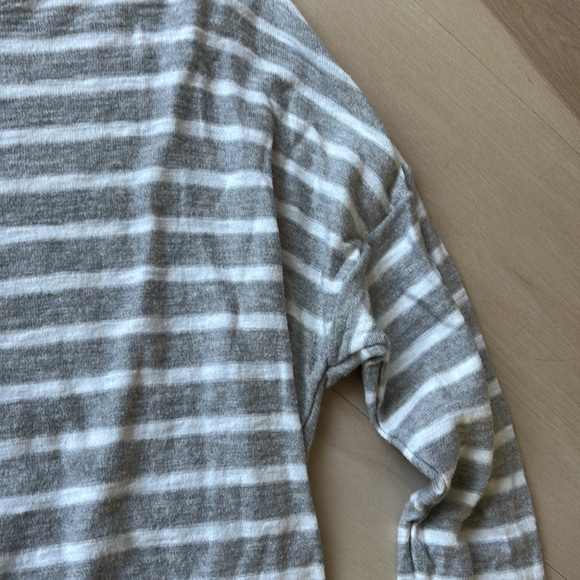 vince thin lightweight long sleeved striped blouse gray white black womend med - Picture 3 of 5